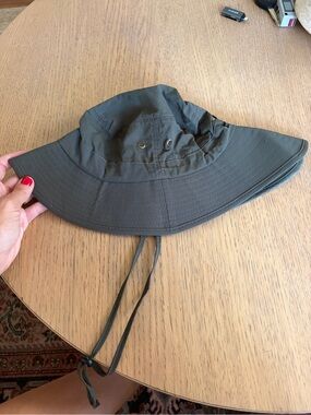 Hiking bucket hat